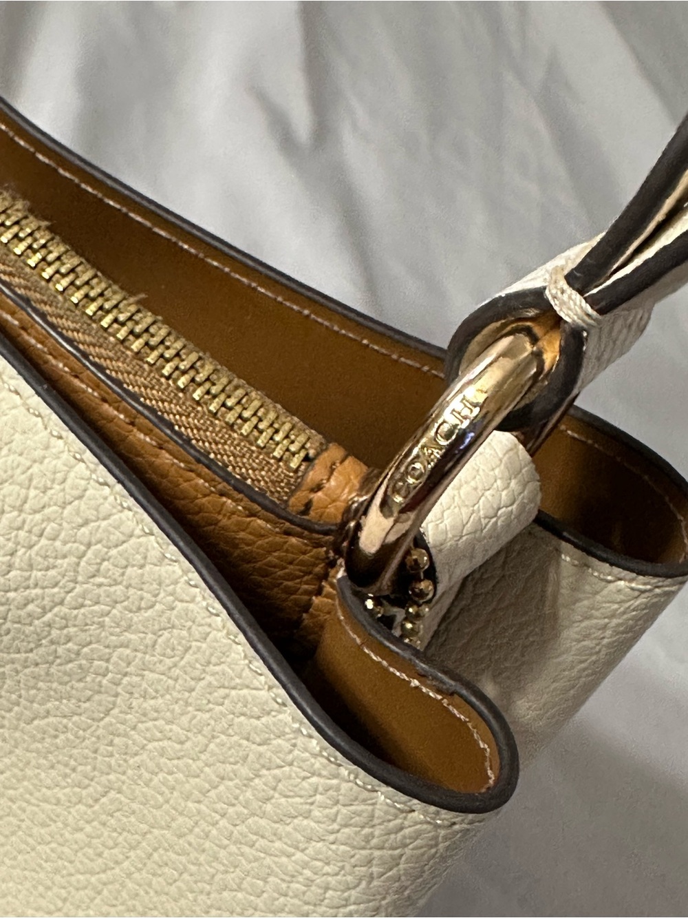 COACH HANDBAG - Picture 3 of 14